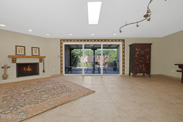2561 E Cerrada Adelita, Tucson, AZ 85718