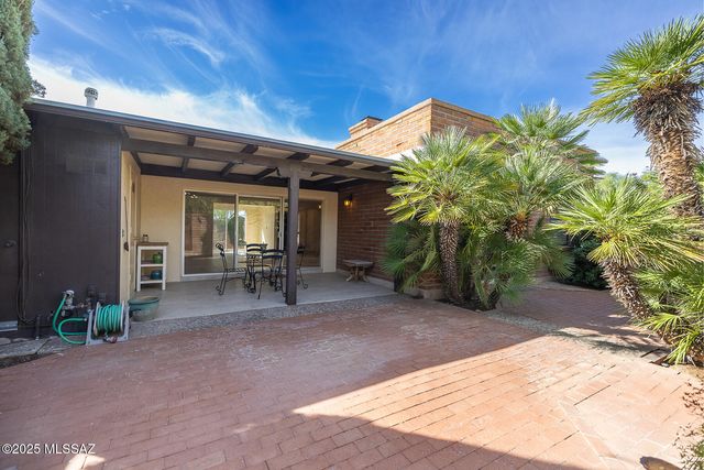 2561 E Cerrada Adelita, Tucson, AZ 85718