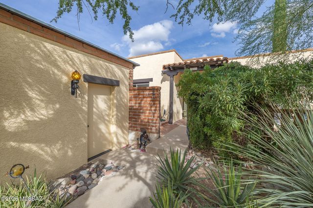 2561 E Cerrada Adelita, Tucson, AZ 85718