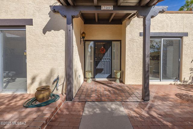2561 E Cerrada Adelita, Tucson, AZ 85718