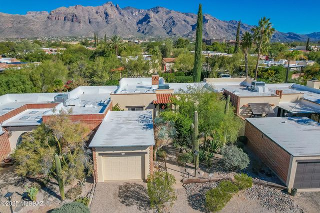 2561 E Cerrada Adelita, Tucson, AZ 85718