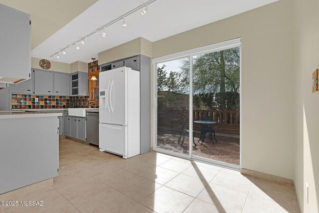 2561 E Cerrada Adelita, Tucson, AZ 85718