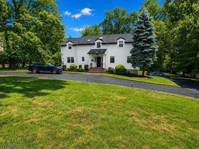 69 N Hillside Ave, Livingston Twp., NJ 07039
