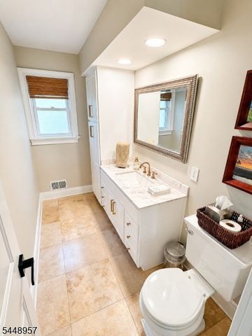 69 N Hillside Ave, Livingston Twp., NJ 07039