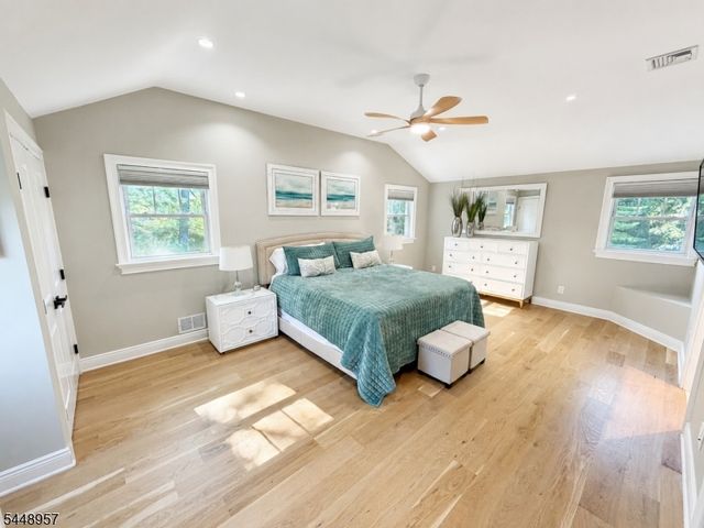 69 N Hillside Ave, Livingston Twp., NJ 07039