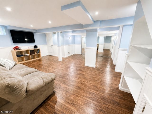 69 N Hillside Ave, Livingston Twp., NJ 07039