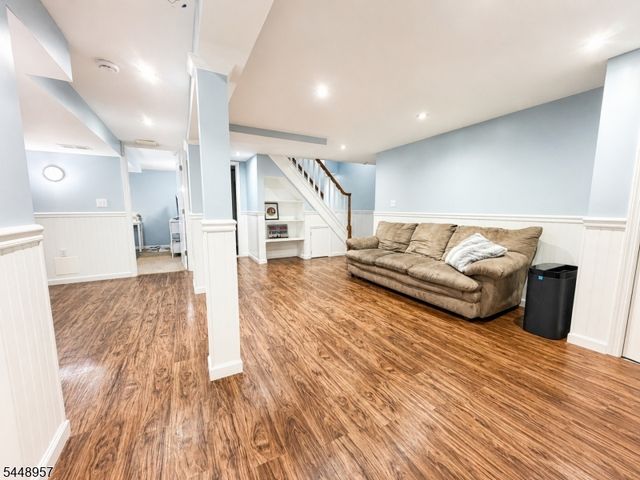 69 N Hillside Ave, Livingston Twp., NJ 07039