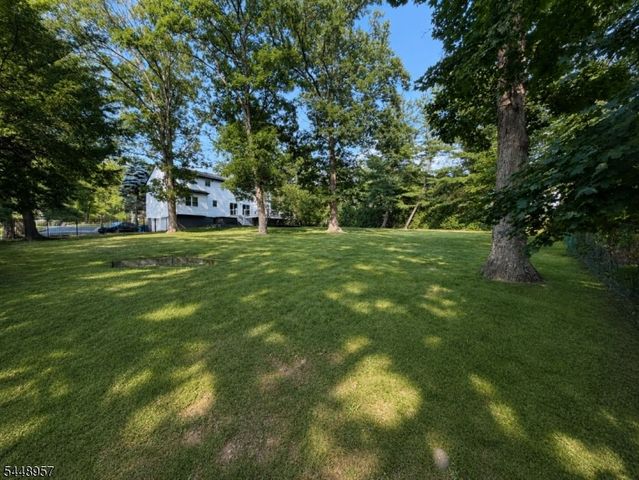 69 N Hillside Ave, Livingston Twp., NJ 07039