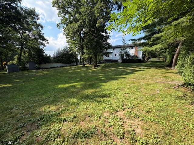 69 N Hillside Ave, Livingston Twp., NJ 07039