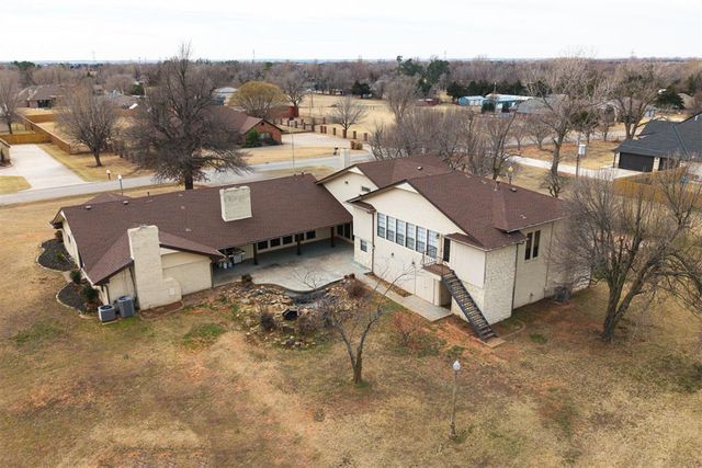 1839 E Pleasantview Lane, Mustang, OK 73064