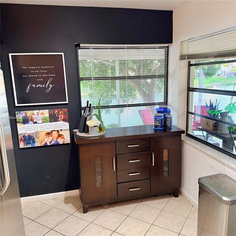 10025 SW 16th St, Pembroke Pines, FL 33025