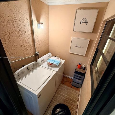 10025 SW 16th St, Pembroke Pines, FL 33025