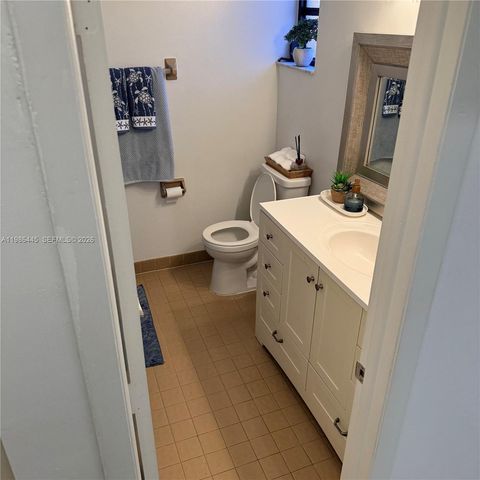 10025 SW 16th St, Pembroke Pines, FL 33025