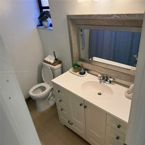 10025 SW 16th St, Pembroke Pines, FL 33025