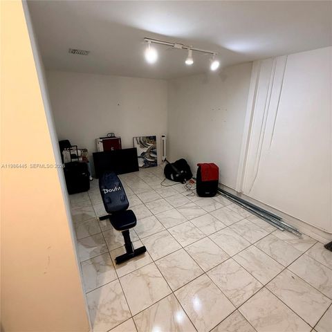 10025 SW 16th St, Pembroke Pines, FL 33025