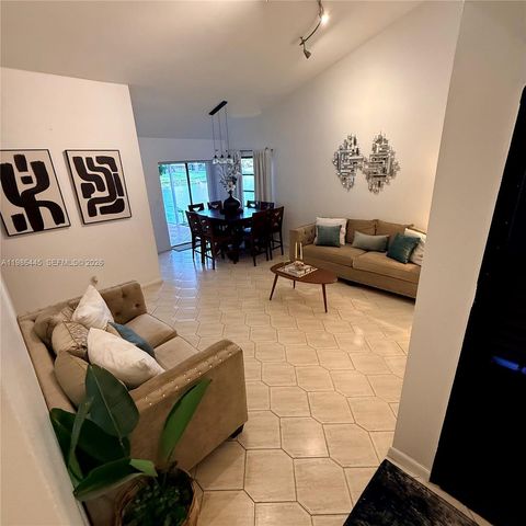 10025 SW 16th St, Pembroke Pines, FL 33025