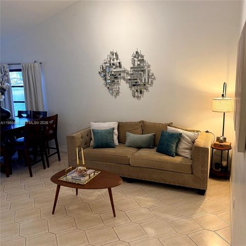 10025 SW 16th St, Pembroke Pines, FL 33025