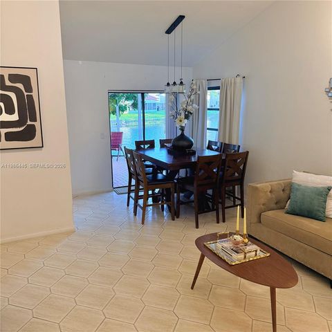 10025 SW 16th St, Pembroke Pines, FL 33025