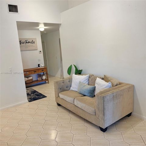 10025 SW 16th St, Pembroke Pines, FL 33025