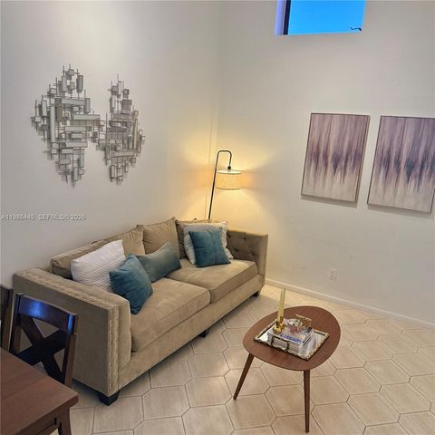 10025 SW 16th St, Pembroke Pines, FL 33025