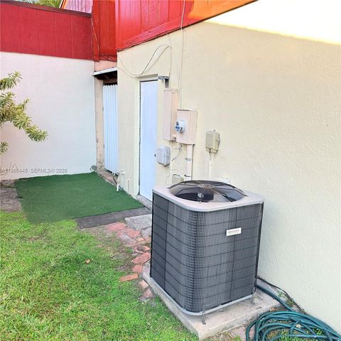 10025 SW 16th St, Pembroke Pines, FL 33025