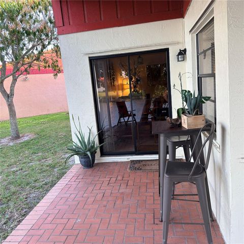 10025 SW 16th St, Pembroke Pines, FL 33025