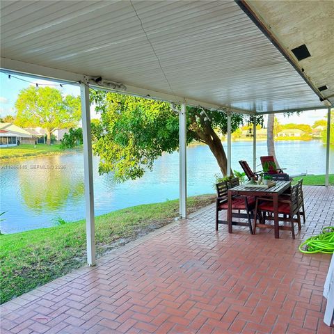 10025 SW 16th St, Pembroke Pines, FL 33025