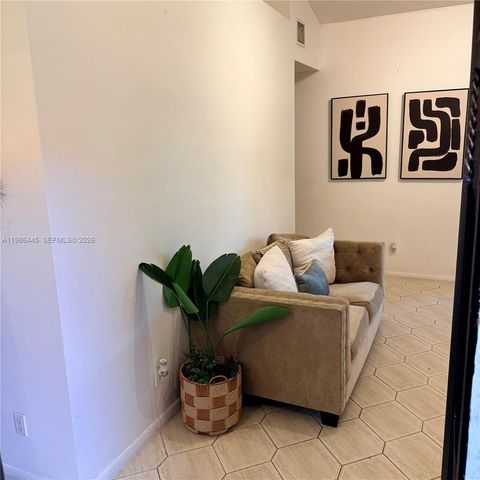 10025 SW 16th St, Pembroke Pines, FL 33025