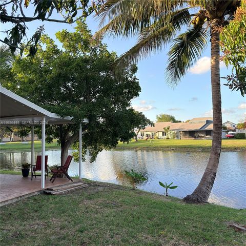 10025 SW 16th St, Pembroke Pines, FL 33025