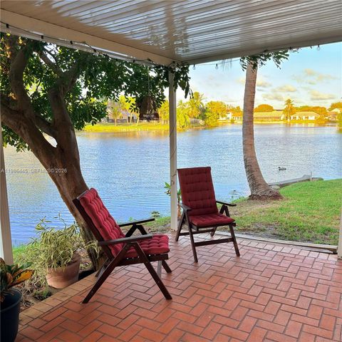 10025 SW 16th St, Pembroke Pines, FL 33025