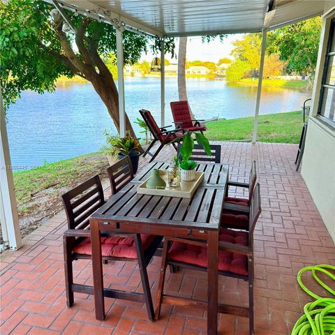 10025 SW 16th St, Pembroke Pines, FL 33025