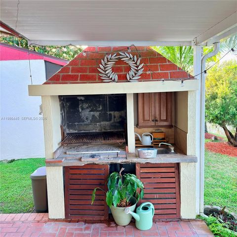 10025 SW 16th St, Pembroke Pines, FL 33025