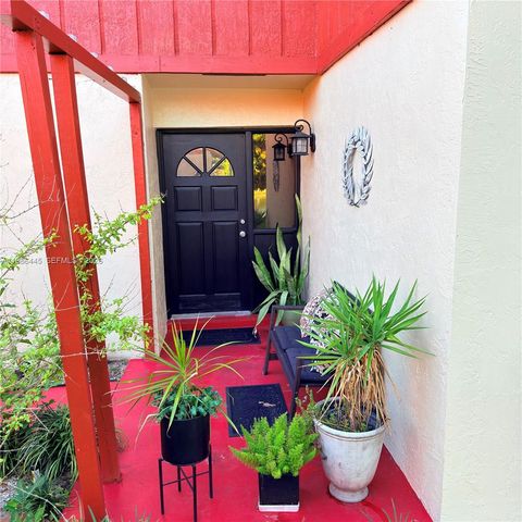 10025 SW 16th St, Pembroke Pines, FL 33025