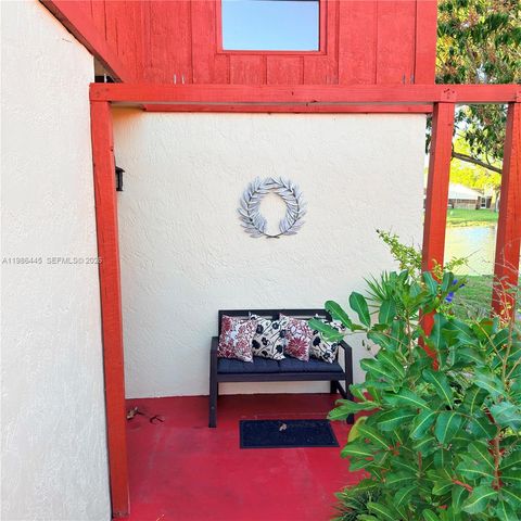 10025 SW 16th St, Pembroke Pines, FL 33025