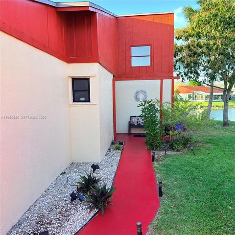 10025 SW 16th St, Pembroke Pines, FL 33025