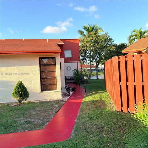 10025 SW 16th St, Pembroke Pines, FL 33025
