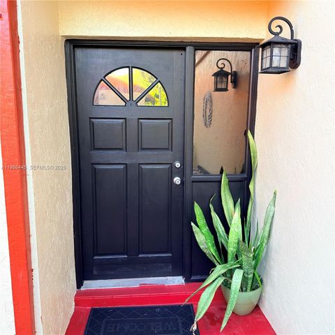 10025 SW 16th St, Pembroke Pines, FL 33025