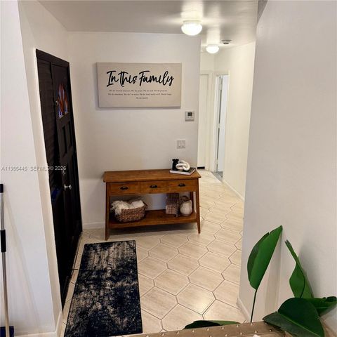 10025 SW 16th St, Pembroke Pines, FL 33025