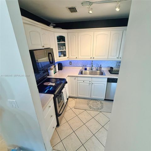 10025 SW 16th St, Pembroke Pines, FL 33025