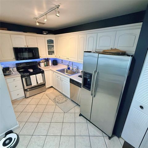 10025 SW 16th St, Pembroke Pines, FL 33025