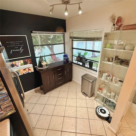 10025 SW 16th St, Pembroke Pines, FL 33025