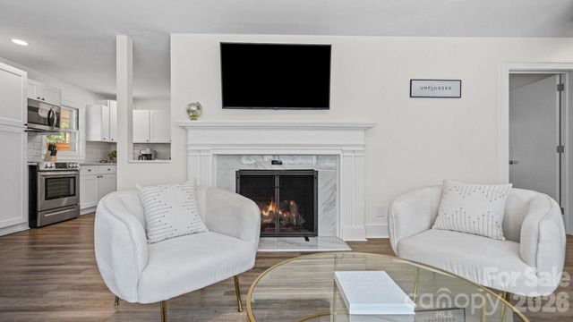 914 Crestmere Street, Charlotte, NC 28208