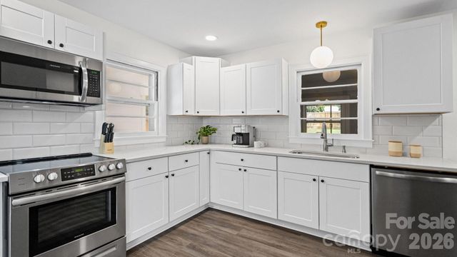 914 Crestmere Street, Charlotte, NC 28208