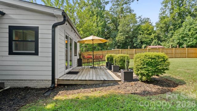 914 Crestmere Street, Charlotte, NC 28208