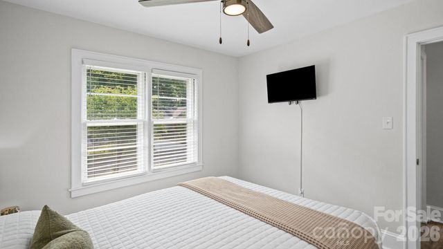 914 Crestmere Street, Charlotte, NC 28208
