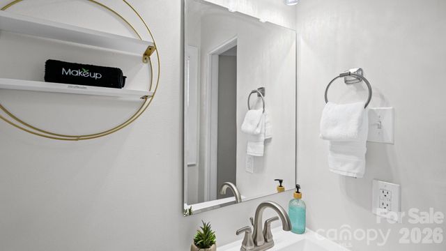 914 Crestmere Street, Charlotte, NC 28208