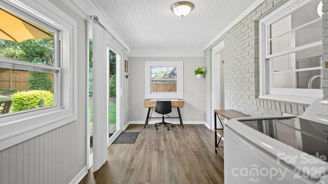 914 Crestmere Street, Charlotte, NC 28208