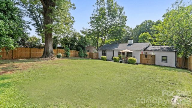 914 Crestmere Street, Charlotte, NC 28208