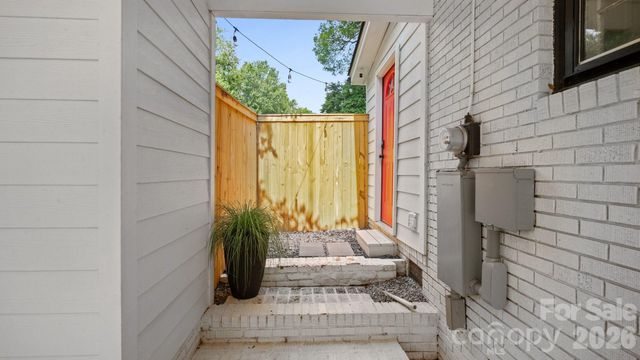 914 Crestmere Street, Charlotte, NC 28208
