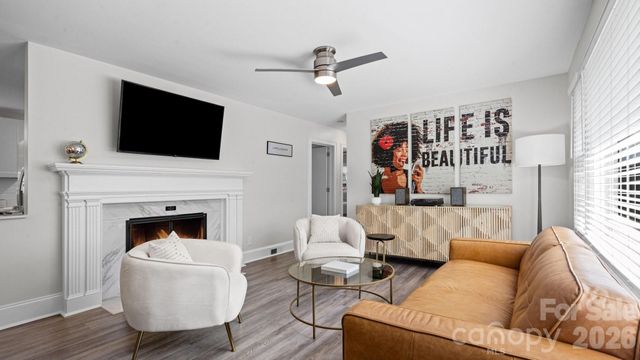 914 Crestmere Street, Charlotte, NC 28208